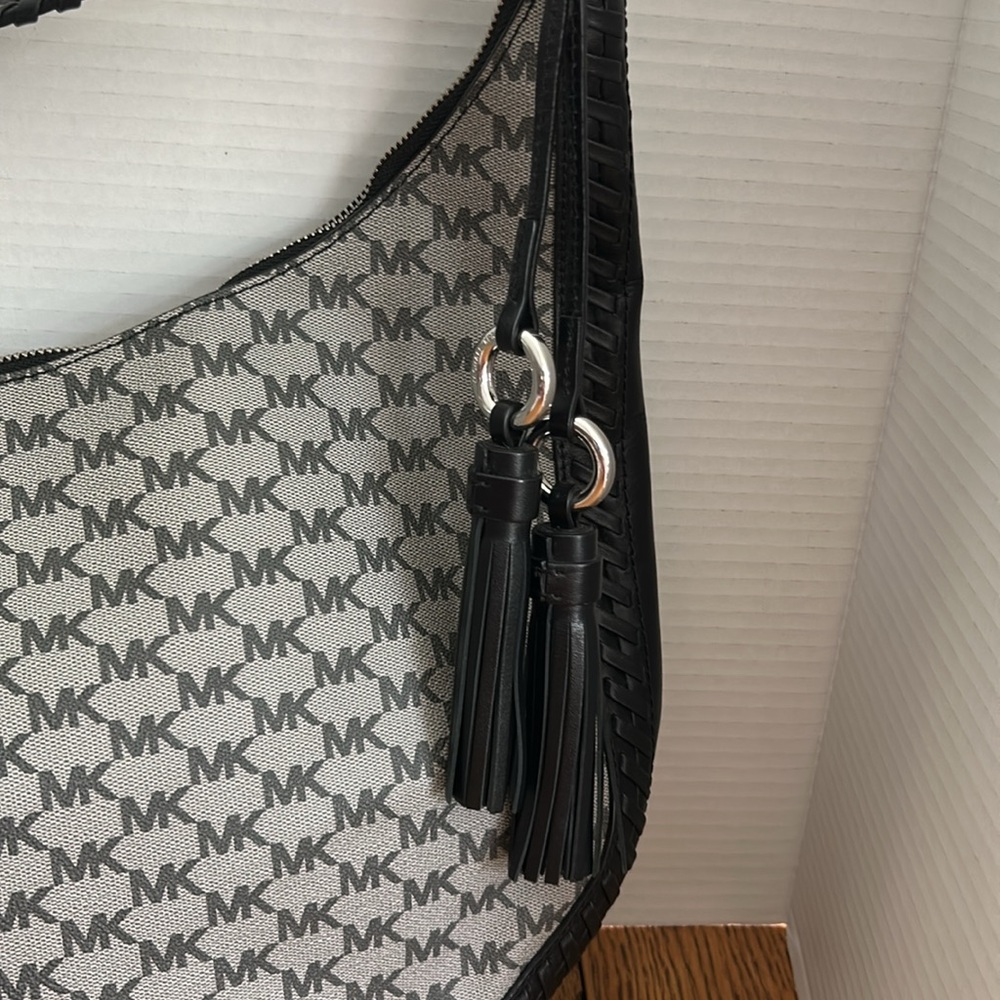 Michael  kors Lauryn  Black and Gray Hobo Bag with Monogram Print leather trim - Picture 2 of 12
